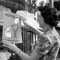 Affiche pour le référendum sur la Constitution de la Vème République. France, 1958.  © crédits photos Roger-Viollet