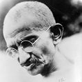 Portrait dédicacé de Gandhi (1869-1948), philosophe et homme politique indien. © crédits photos Roger-Viollet