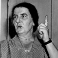 Golda Meir, membre du parti travailliste, lors d'un rassemblement pour la création d'un Etat juif en Palestine.<br />
Tel-Aviv, 16 septembre 1947. © crédits photos TopFoto / Roger-Viollet