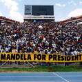 Rassemblement de supporters de Nelson Mandela, lors de la campagne présidentielle. Afrique du Sud, avril 1994. © crédits photos TopFoto / Roger-Viollet