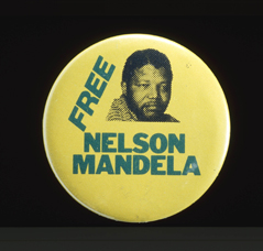 Badge du mouvement anti-Apartheid représentant Nelson Mandela.