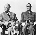 Guerre 1939-1945. Rencontre de Anfa (près de Casablanca). De g. à dr. : Le général Giraud, F. D. Roosevelt, le général De Gaulle et W. Churchill. Janvier 1943. © crédits photos Roger-Viollet