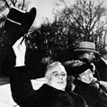 Franklin Delano Roosevelt (1882-1945), président des Etats-Unis et sa femme Eleanor. © crédits photos Roger-Viollet