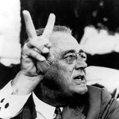 Le président des Etats-Unis Franklin Delano Roosevelt annonce fièrement l'engagement de l'Amérique dans la guerre. 1941.  © crédits photos TopFoto / Roger-Viollet